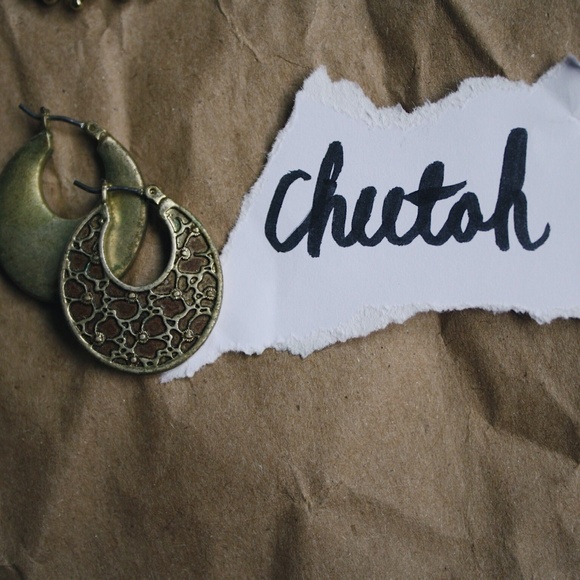 VINTAGE CHEETAH DETAILED CHUNKY HOOP EARRINGS - Picture 2 of 5